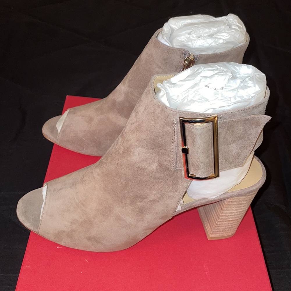 🔥Sale🔥Pretty suede taupe colored peep toe sling back booties..3” heels..NWOT - Picture 3 of 5